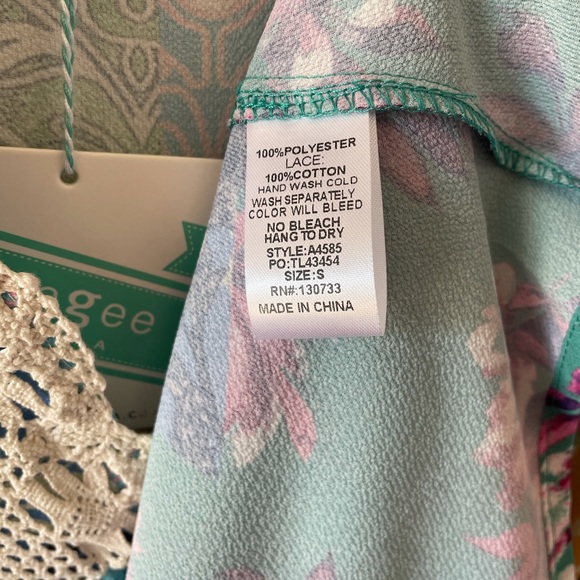 Umgee Lace V Neck Bell Sleeve Floral Dress… - Picture 5 of 7